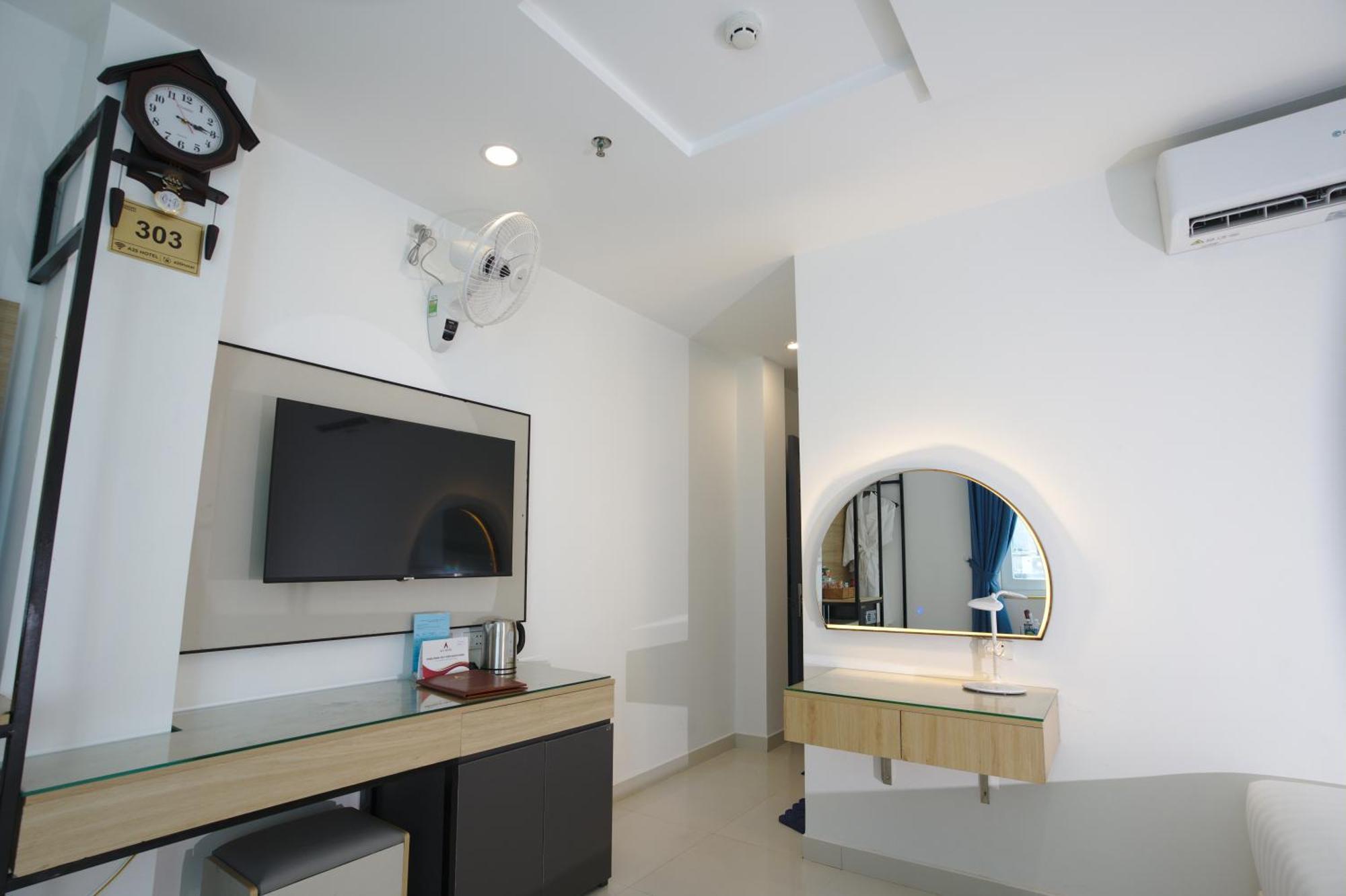 A25 Hotel - 14 Lương Hữu Khánh Cidade de Ho Chi Minh Exterior foto